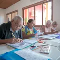 Projeto alfabetiza e dá letramento digital grátis a idosos em Salvador imagem