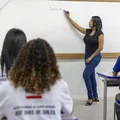 Projeto do novo salário dos professores chega à Alba com reajuste em 2026 imagem
