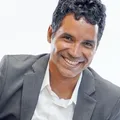 Psiquiatra Lucas Argolo transforma escuta em show em Salvador imagem