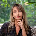 Quanto mais estuda, menos ganha: O retrato da meritocracia seletiva no Brasil imagem