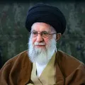 Quem foi Ali Khamenei, o aiatolá que comandou o Irã por mais de 30 anos imagem