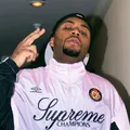 Rapper Orochi espanca influenciador durante briga em boate imagem