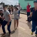 Repórter policial é cercado e agredido em transmissão ao vivo imagem