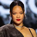 Rihanna abandona a própria casa após atentado a tiros imagem