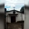 Sacrilégio? Traficantes transformam igreja em “boca de fumo” imagem