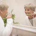 Saúde bucal: como manter dentes naturais aos 80 anos imagem
