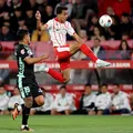Substituto de Militão? Zagueiro convocado vive boa fase em La Liga imagem
