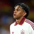 Torcida espanhola comete islamofobia e é repreendida por Yamal imagem