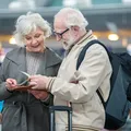 Vai fazer 60 anos? Veja o que muda com nova regra para viagens de avião imagem