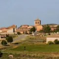 Vila europeia oferece casa grátis e emprego para novos moradores imagem
