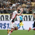 Vitória busca retorno de Wagner Leonardo e Grêmio decide futuro do zagueiro imagem