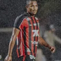 Vitória renova com lateral-direito e o empresta a clube da Série D imagem