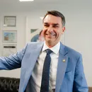 Flávio Bolsonaro comemora soltura de Carla Zambelli na Itália