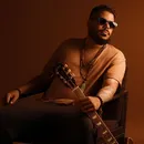 Guitarrista baiano leva rock e ritmos nordestinos ao palco em Salvador