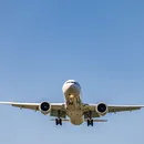 Homem tenta abrir porta de avião e voo é desviado às pressas