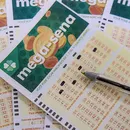 Mega-Sena de 30 anos sorteia R$ 300 milhões e muda regras; confira