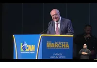 Alckmin é recebido com vaias e aplausos em Marcha de Prefeitos