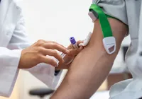 Alzheimer pode ser identificado por novo exame de sangue; entenda imagem