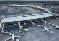 Ameaça de bomba faz passageiros desembarcarem de avião em Brasília imagem