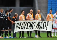 Ângelo Paz pesquisa racismo no futebol