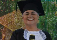 Aos 65 anos, mulher volta a estudar e é aprovada pelo Sisu na Bahia