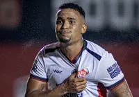 Após temporada mágica, Alerrandro reencontra o Vitória como adversário imagem
