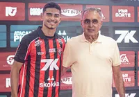 Atacante móvel e pronto pra estrear: Vitória apresenta Renê