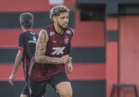 Atacante que nem estreou no Vitória veio "fora de forma", diz diretor