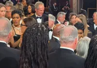 Atriz protagoniza confusão em tapete vermelho do Oscar; confira imagem