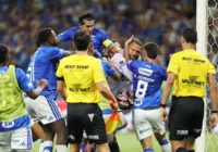 Brigas e 23 expulsões: entenda confusão generalizada em Cruzeiro x Atlético-MG imagem
