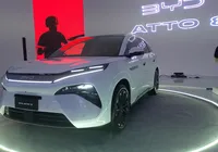 BYD lança SUV Atto 8 com foco no segmento de sete lugares; saiba detalhes