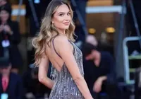 Cabeça de modelo morta pelo ex-namorado é roubada do túmulo imagem