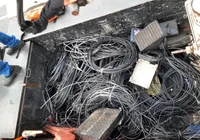 Cabos irregulares de telefonia e internet são removidos na Bahia