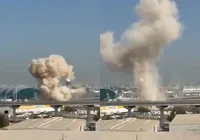 Caos em Dubai: ataque perto do aeroporto trava saída de turistas imagem