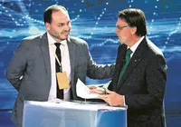 Carlos Bolsonaro cita saúde do pai e ironiza Moraes: "ministro médico"