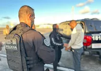 Casal líder de facção preso na Bolívia chega a Salvador; VÍDEO