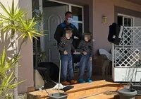 Casal manteve filhos presos dentro de casa desde a pandemia imagem