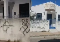 Centro de umbanda é alvo de vandalismo com símbolos nazistas na Bahia