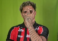 Centroavante do Vitória sofre lesão grave e fica fora de combate