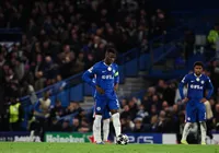 Chelsea avalia técnico brasileiro para assumir comando em 2026/27