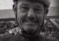 Ciclista morre atropelado por veículo do Correios em rodovia baiana