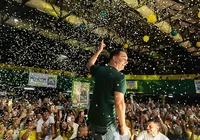 Dancinhas e pai na UTI: por que postura de Flávio Bolsonaro virou alvo de críticas imagem
