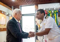 Desembargador Sérgio Cafezeiro é homenageado pelas Forças Armadas em Salvador imagem