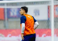 Destaque na lateral, Acevedo impede mudança de Rogério Ceni; entenda