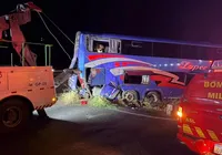 Duas pessoas morrem em acidente com ônibus de igreja que saiu da Bahia