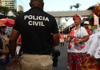 Duas pessoas são atingidas por seringas em circuito do Carnaval imagem
