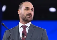 Eduardo Bolsonaro é afastado de cargo na PF pela quantidade de faltas
