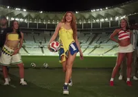 Ela de novo! Shakira anuncia música oficial da Copa no Maracanã