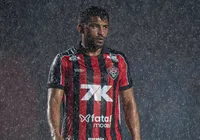 Em baixa: Ronald perde espaço no Vitória e acumula sequência sem jogar