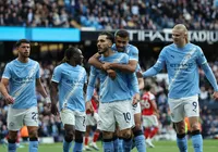 Em duelo direto, Manchester City supera Arsenal e depende só de si pelo título